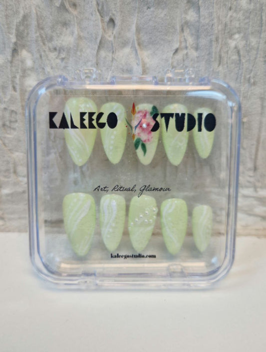 Spring Blossom – Handmade Press-On Nail Set