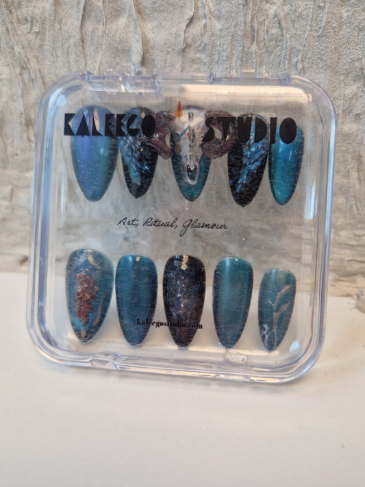 Midnight Depths – Handmade Press-On Nail Set