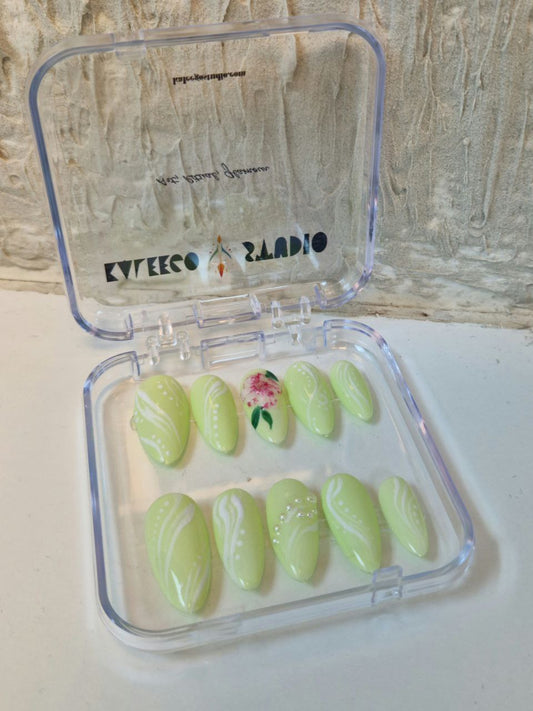 Spring Blossom – Handmade Press-On Nail Set