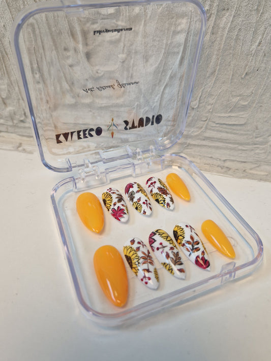 Golden Bloom – Handmade Press-On Nail Set